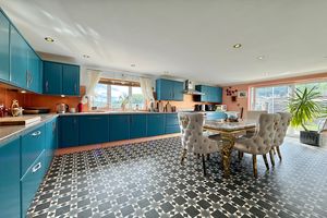 Kitchen/Breakfast Room- click for photo gallery